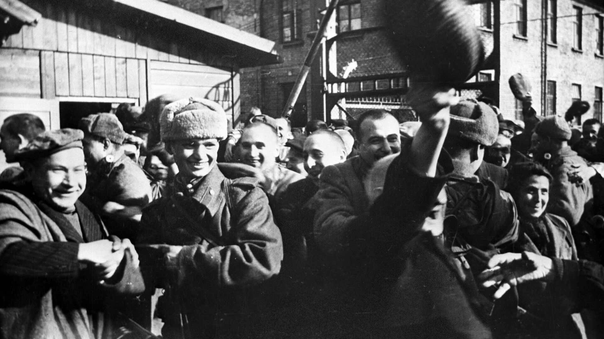 80 yıl önce bugün 1 milyon kişinin öldüğü Nazi toplama kampı Auschwitz, Kızıl Ordu tarafından özgürleştirildi