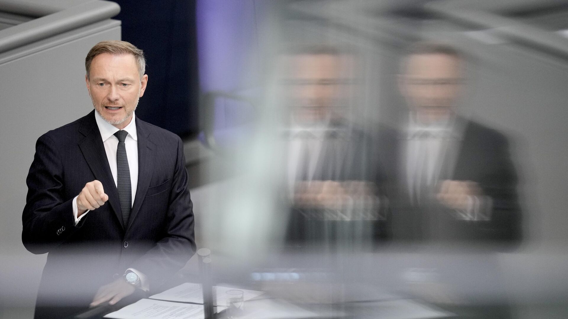 Almanya’da FDP lideri Lindner’in yüzüne pasta atıldı: ‘Kremalı pastayı tercih ederdim’