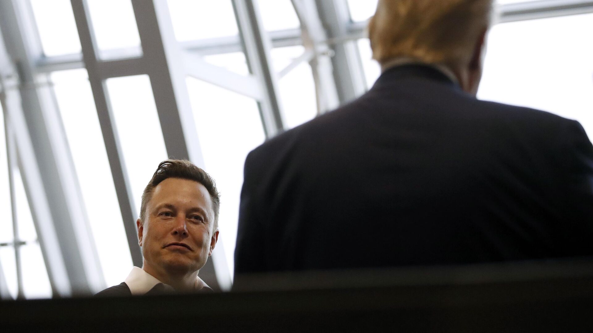 Batı kendi içinde kaynamaya başladı: Musk, Macron, Scholz ve İngiltere Başbakanı ile karşı karşıya geldi