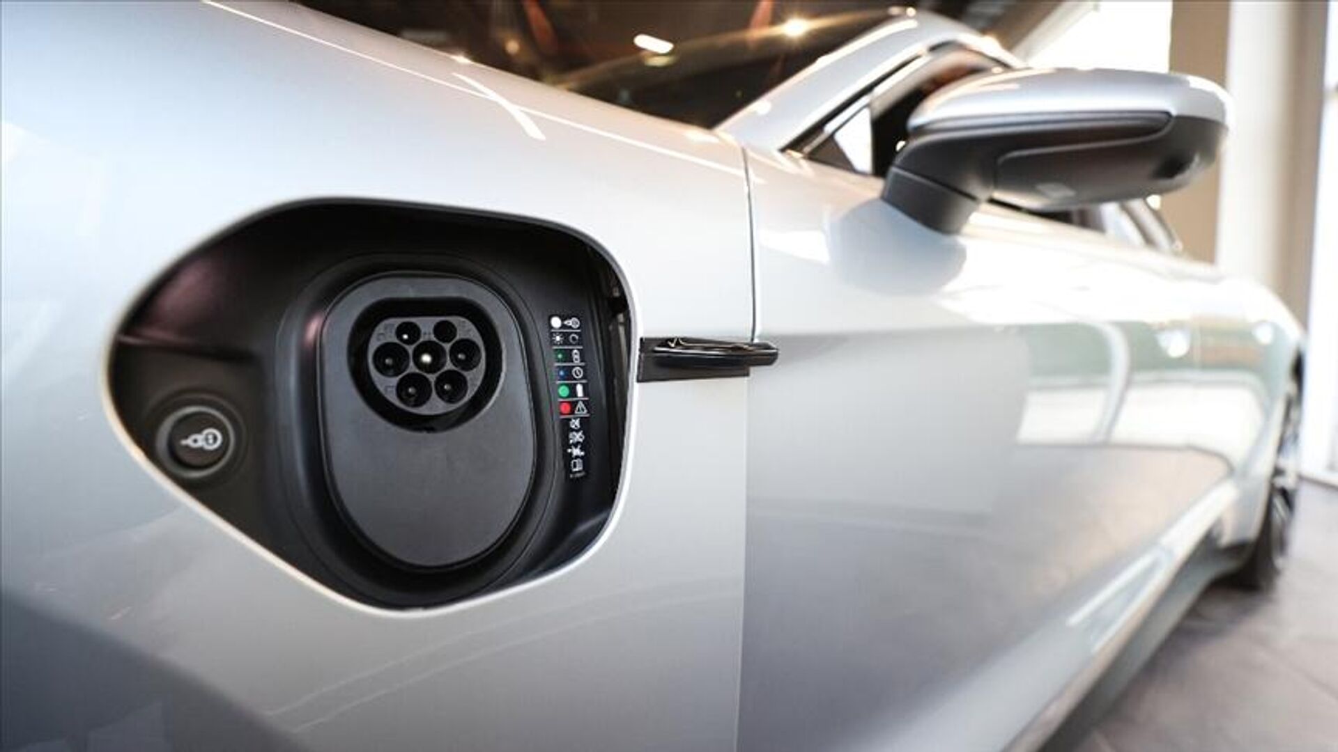 Dünyada elektrikli araç satışları 2024’te rekor kırdı