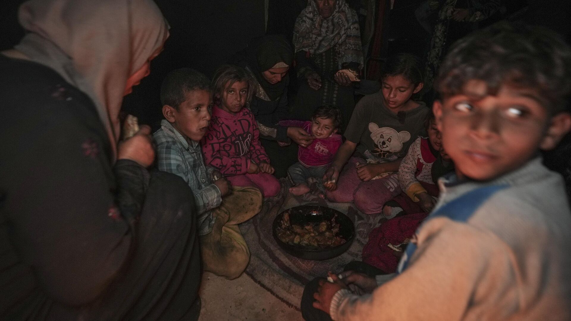 Gazze’de yakıt tamamen tükendi: Ülkede açlık yanında iletişim ve enerji sorunu da baş gösterdi