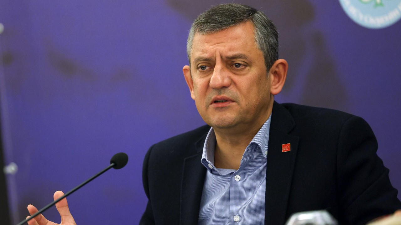 Özgür Özel gözaltına alınan üç gazeteci için heyet görevlendirdi