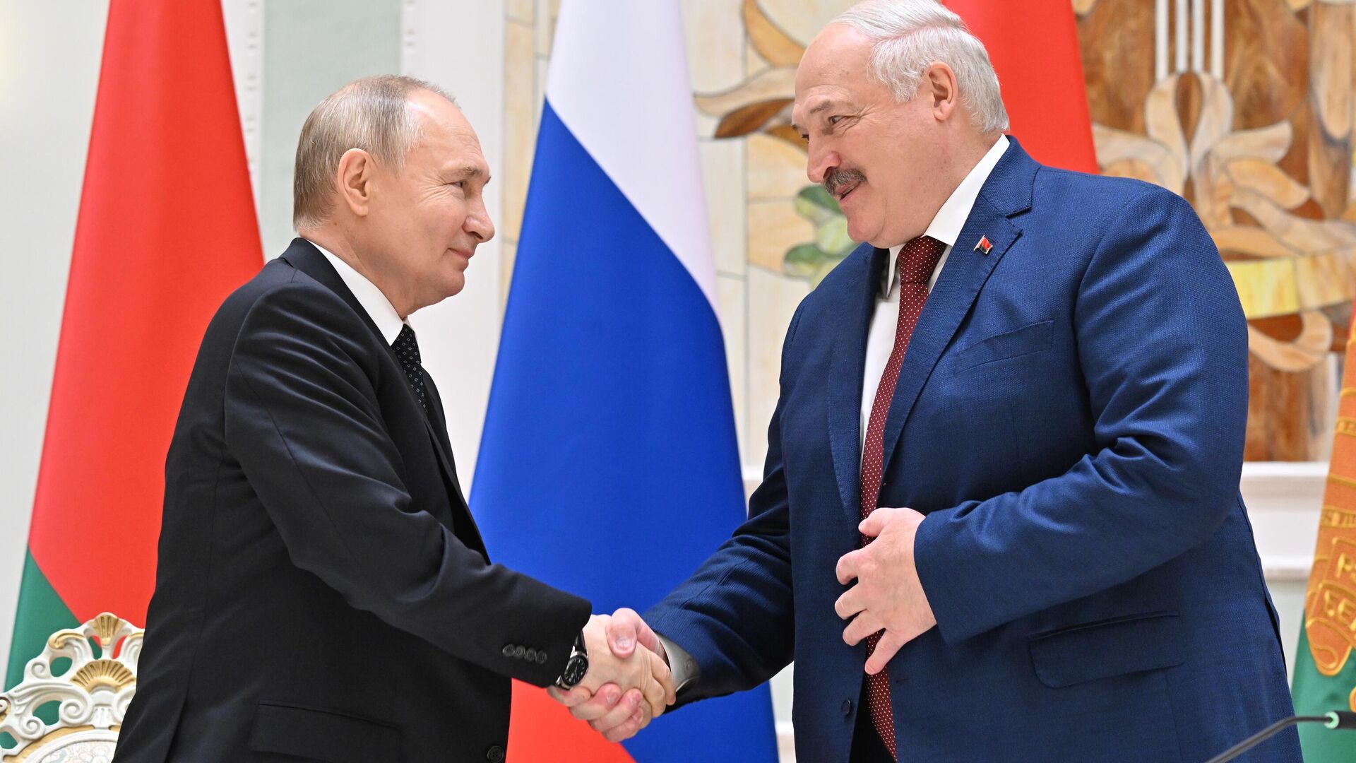 Putin, sandıktan bir kez daha zaferle çıkan Lukaşenko’yu tebrik etti