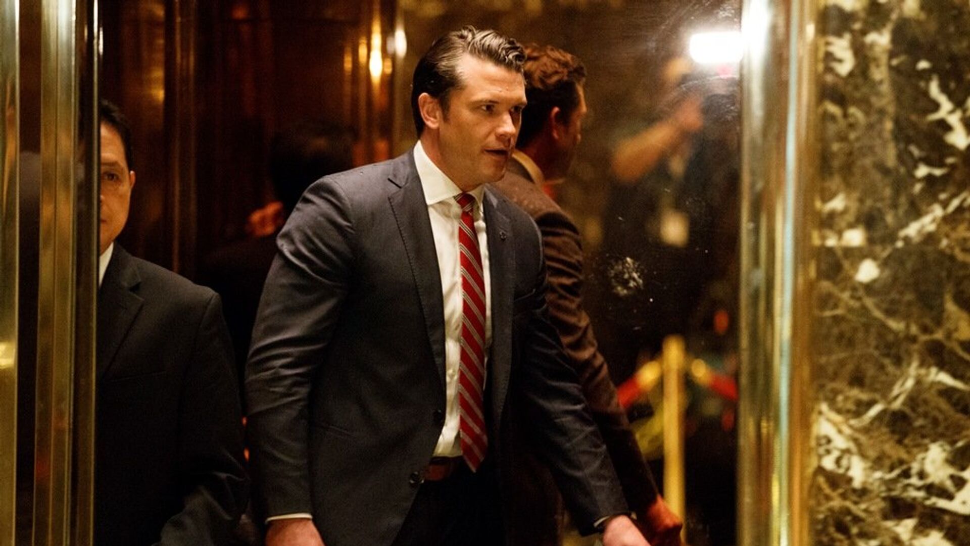 ‘Tüm Müslümanları öldürün’ dediği iddia edilen  eski TV sunucusu Pete Hegseth, 1 oy ile ABD Savunma Bakanı seçildi