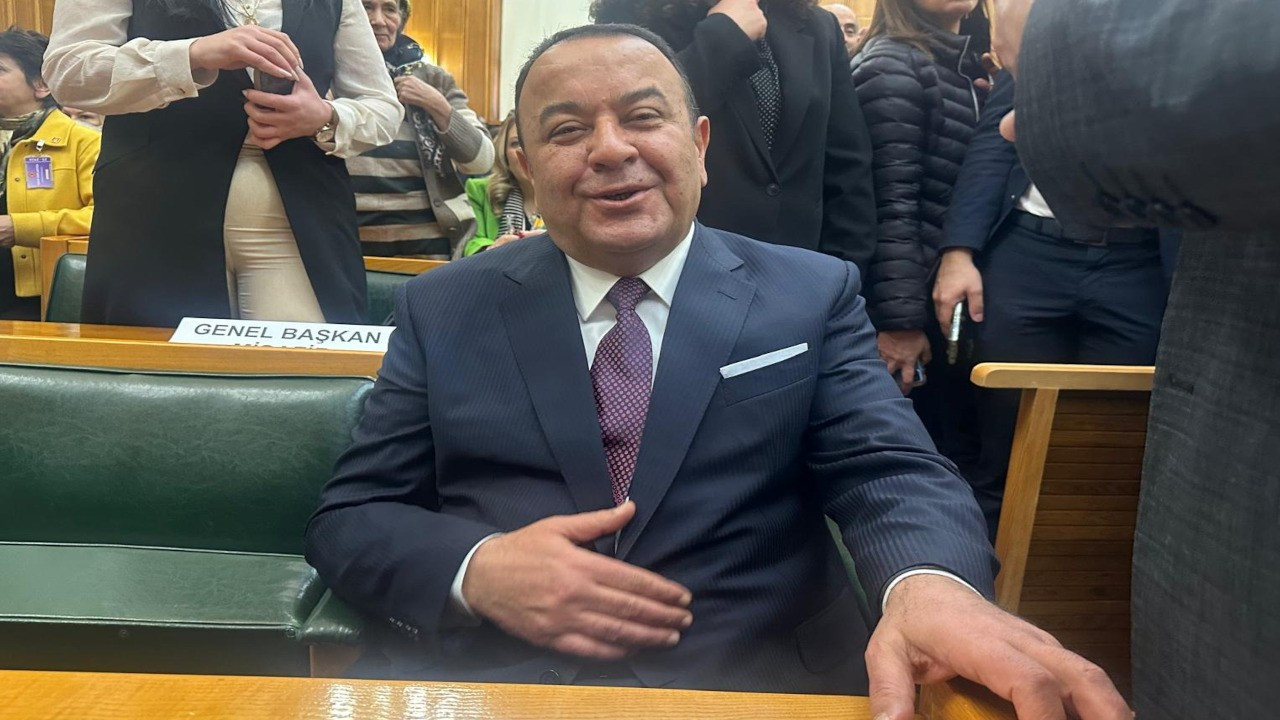 Adnan Beker CHP’ye katıldı: Bir şeyleri değiştirebileceğime inanıyorum