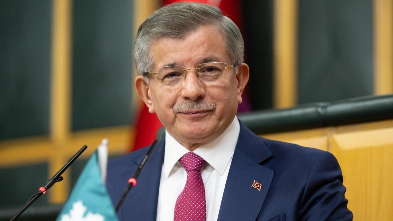 Ahmet Davutoğlu: Bahçeli vites yükseltti, Erdoğan el frenini çekti