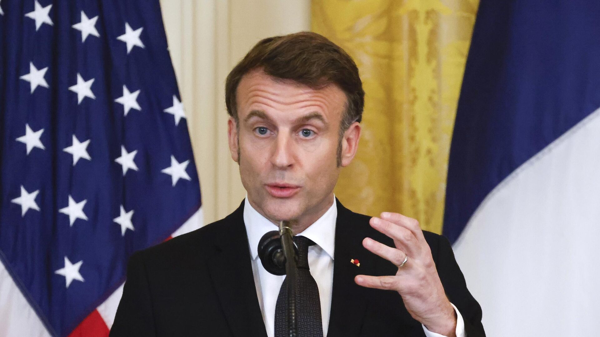 Macron: Müttefiklerimizi nükleer silahlarımızla koruma konusunda stratejik bir tartışma başlatmaya karar verdim