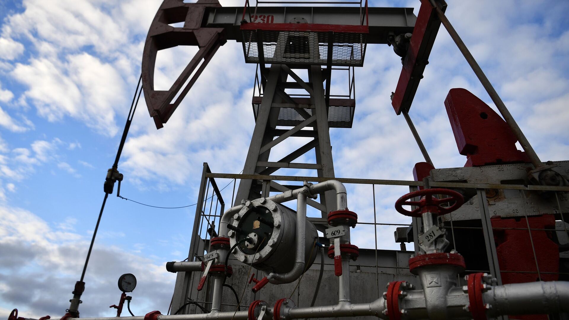 Trump’dan kısıtlama kararı: ‘Avrupa artık yaptırımlı bankalar üzerinden Rus petrolü satın alamayacak’