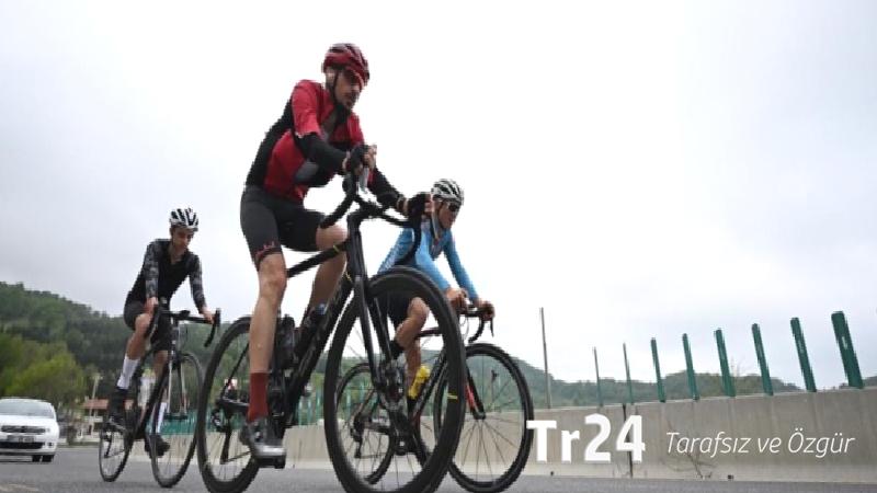 Bisikletlilerin Selanik’ten Samsun’a taşıdığı “Ata toprağı” Amasya’ya ulaştı