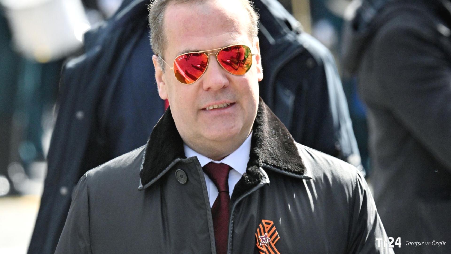Medvedev: Rusya, 80 yıl önce Nazileri ezdi ve bunu tekrar yapmaya hazır