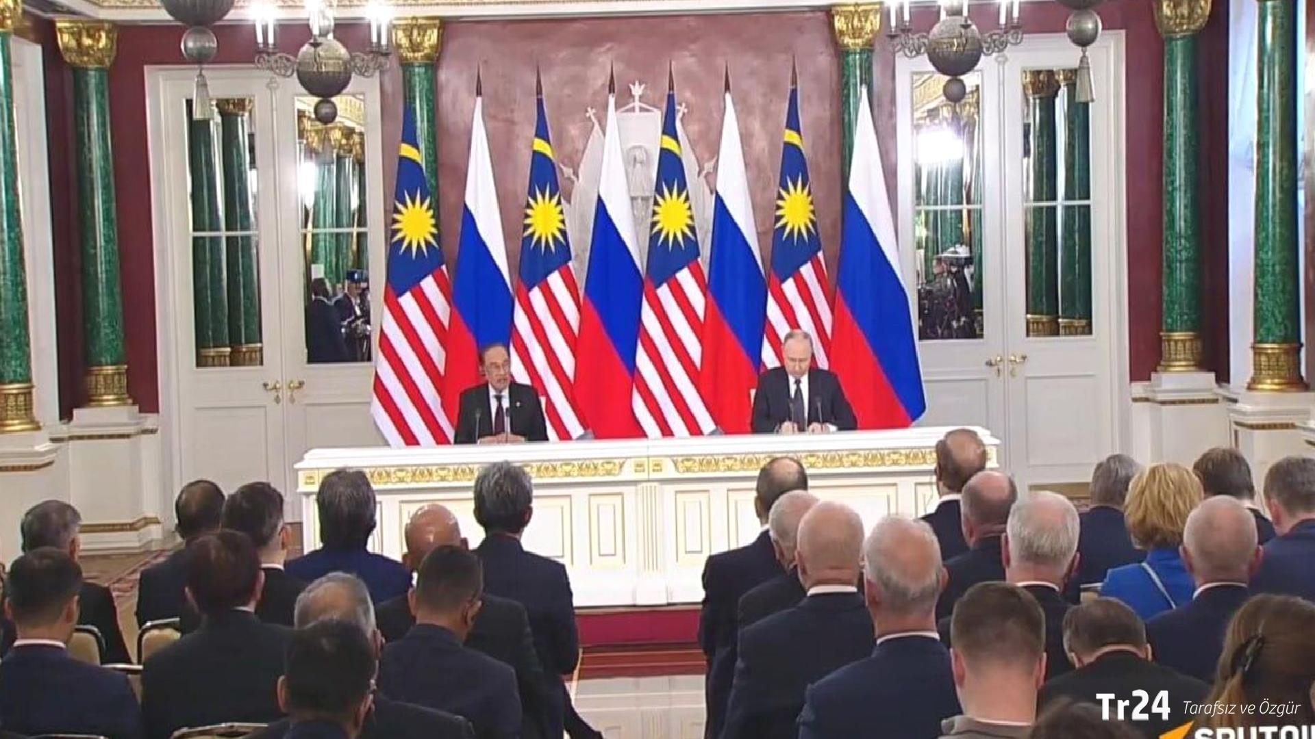 Putin, Malezya Başbakanı İbrahim ile görüştü