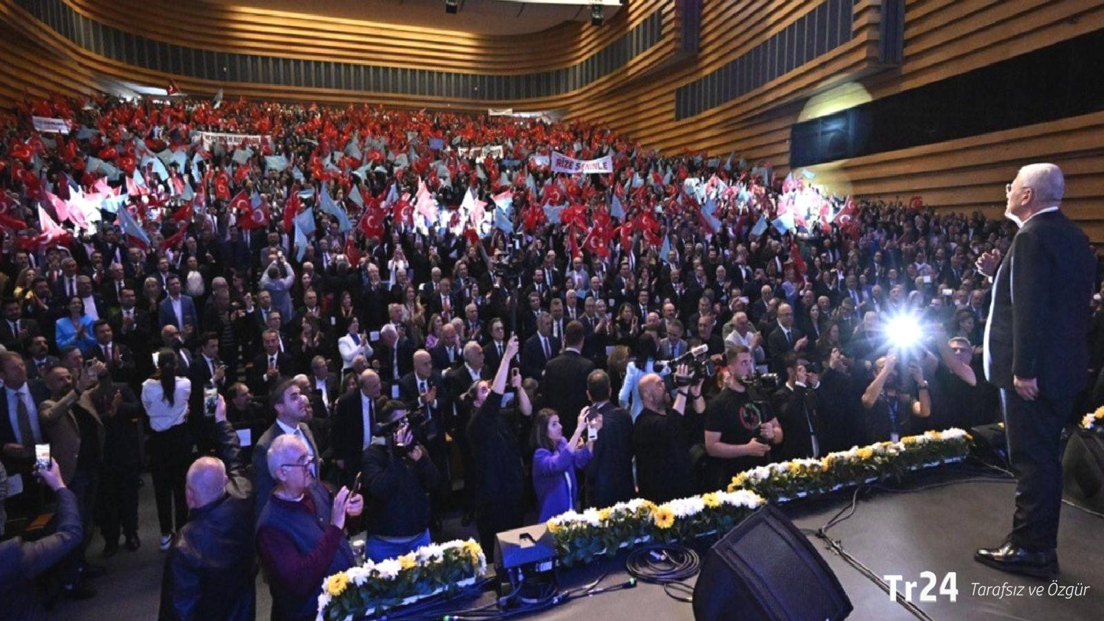 Yeni süreç için “Senaryonun devam filmi vizyonda, figüranları ise sahnededir” diyen Dervişoğlu: İhanetlerini izah edemeyenler nerede bilmiyorum, ben buradayım