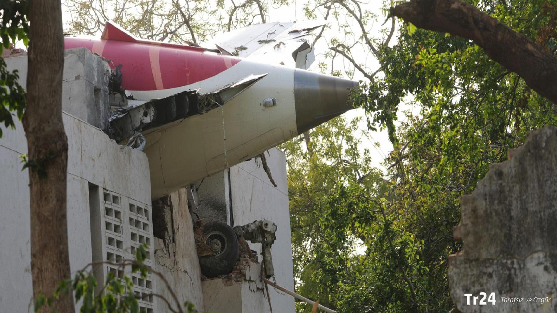 Hindistan’da düşen uçağın kara kutusuna ulaşıldı: Ölenlerin sayısı 270’e yükseldi