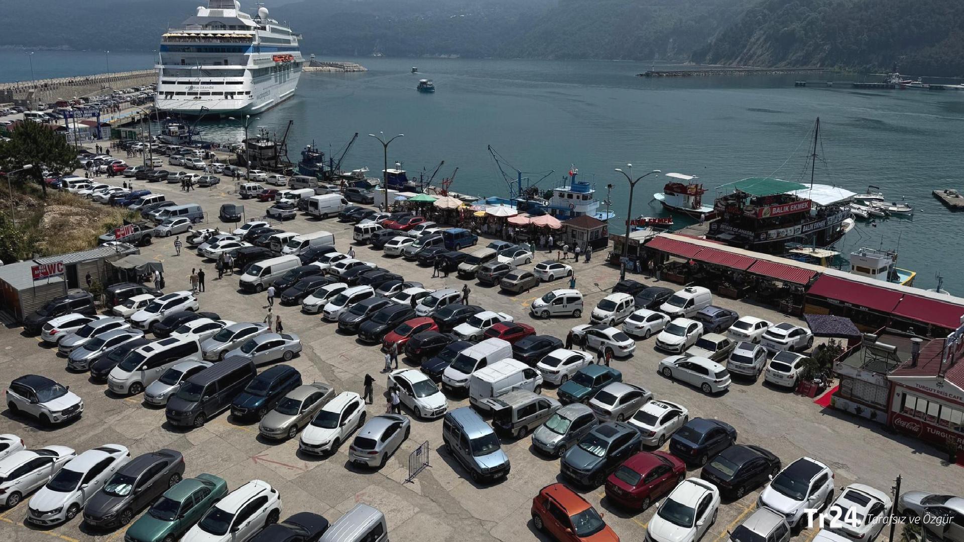 Kurban Bayramı’nda 6 bin nüfuslu ilçe doldu taştı: Turistik ilçeye günde 60 bin kişi geldi