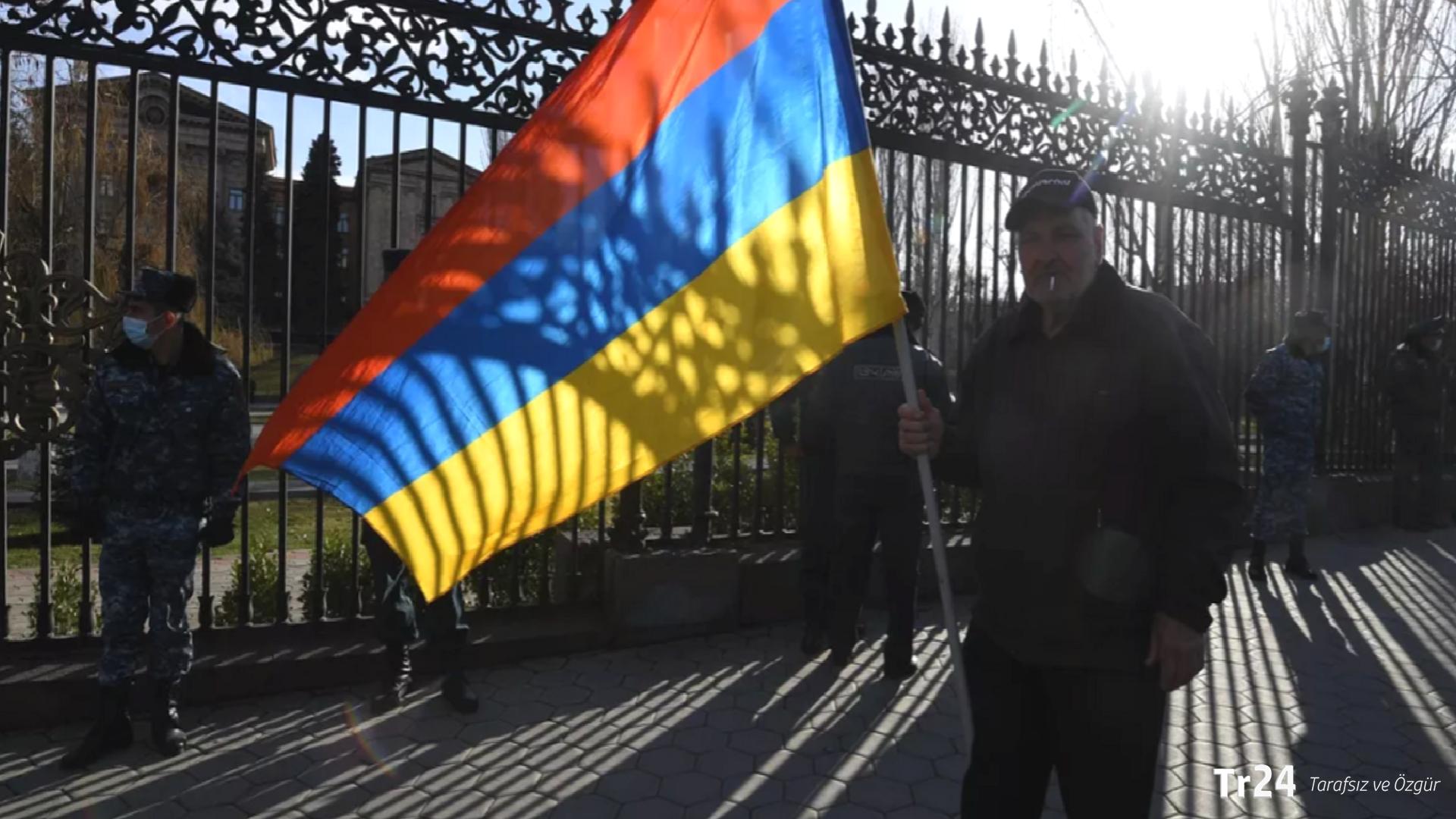 ‘Paşinyan, Ermenilerin SSCB’nin çöküşünden sonra inşa ettikleri her şeyi yok ediyor’