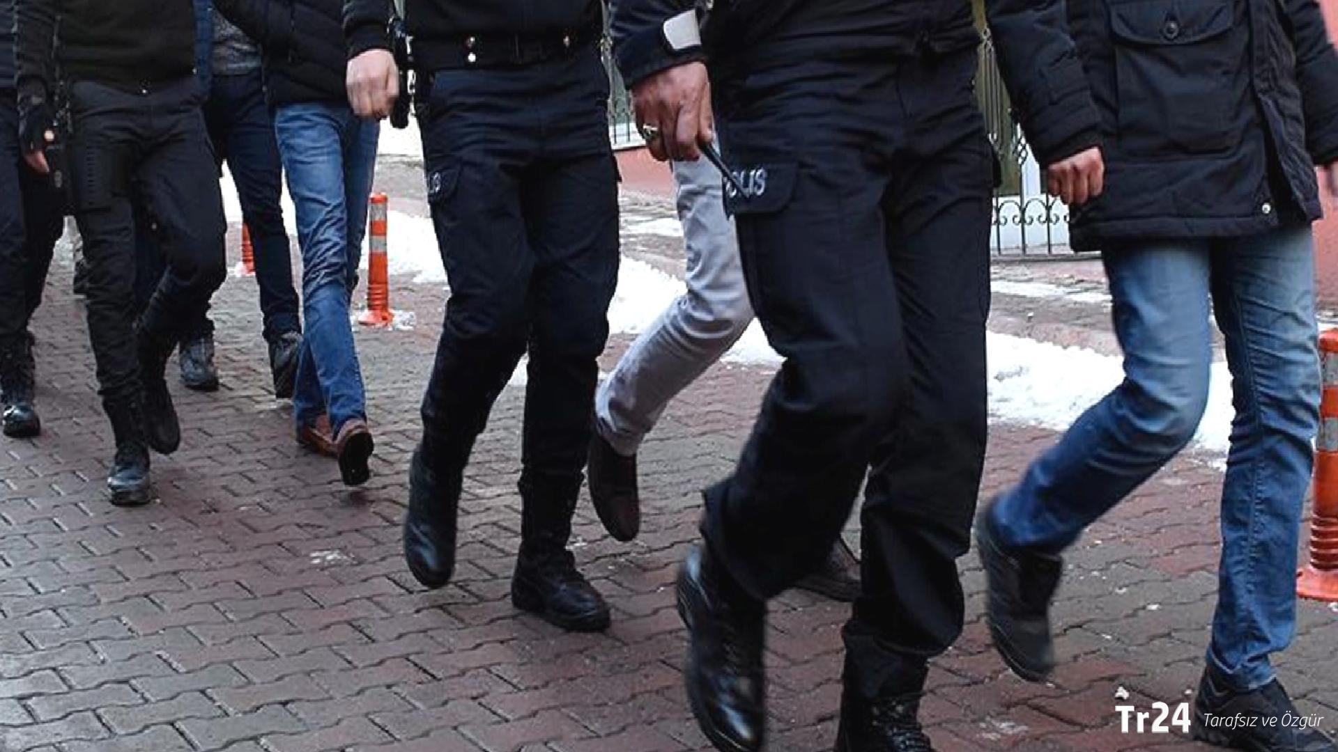 Tur otobüsünü önünü kesip taşladılar: Şoförü yaralayan 4 şüpheli gözaltına alındı