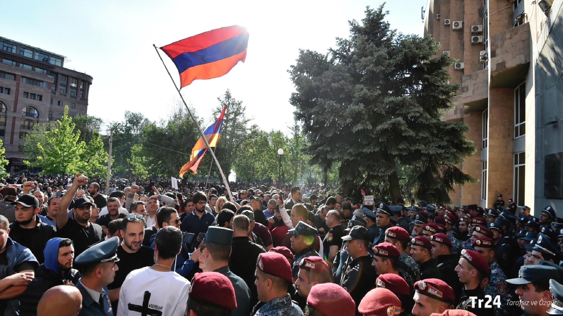 Sırp siyaset bilimci: Ermenistan ve Moldova’daki siyasi elitler Batı tarafından doğrudan destekleniyor