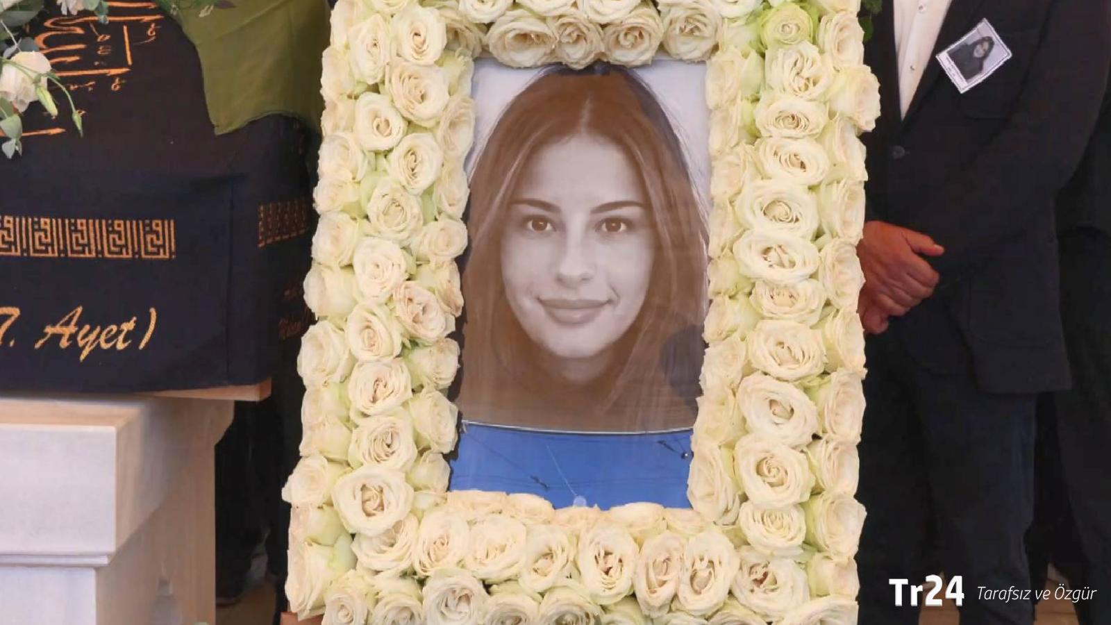 19 yaşındaki Defne Akçakayalıoğlu’nun ölümüne, doktor kontrolünde kullandığı ilaçların yol açtığı iddia edildi