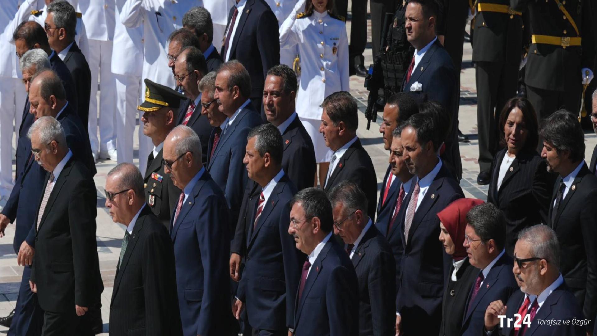 Erdoğan, Anıtkabir Özel Defteri’ne yazdı: Müstevi emeller taşıyanlar bir asır önce olduğu gibi bugün de boş durmamakta