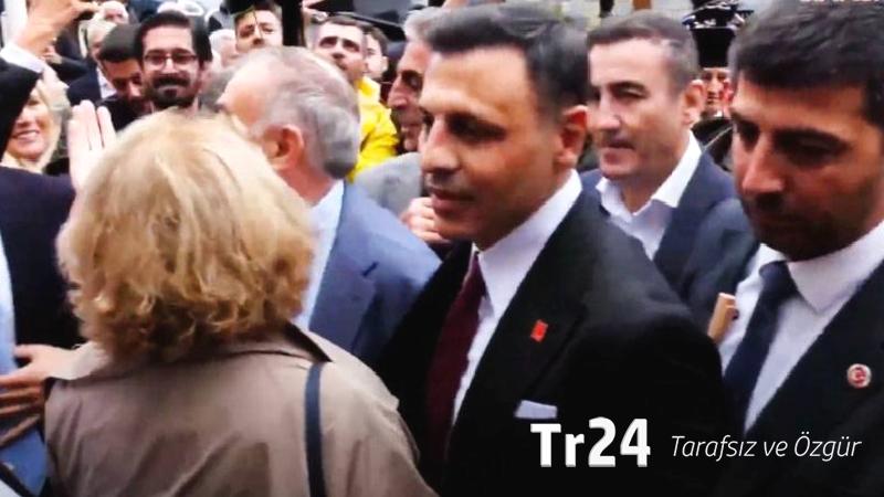 CANLI | Olağanüstü kongrede bir kez daha CHP İstanbul İl Başkanı seçilen Özgür Çelik, mazbatasını alıyor
