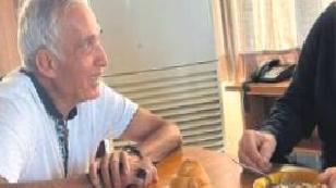 Fenerbahçe’nin efsanevi eski başkanı Ali Şen’i ziyaret eden Donat: Bir avuç dosttan başka arayan, soran yok! Ey vefa nerelerdesin?