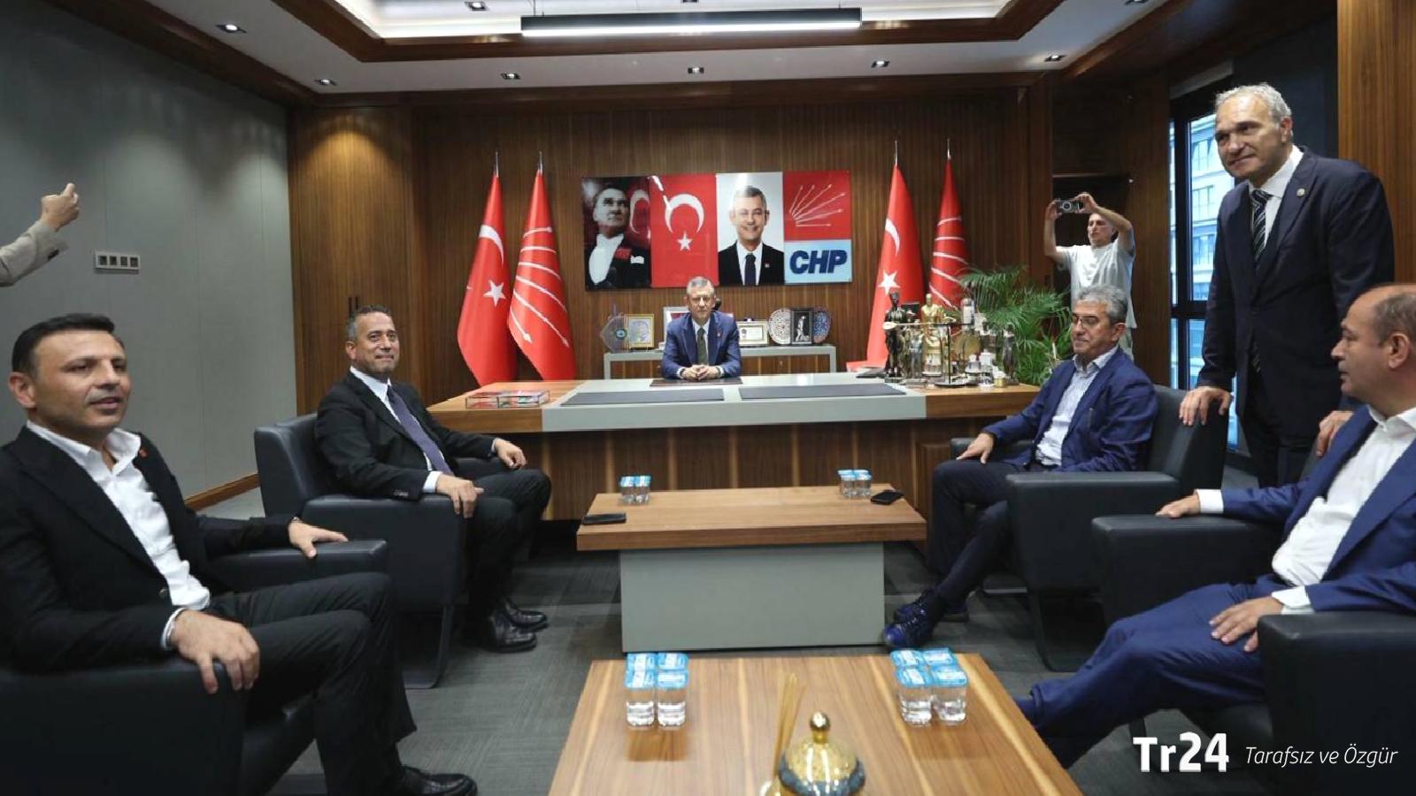 Özgür Özel: CHP’nin binalarına çökülürken sessiz kalanlara sesleniyorum, sıra sana geldiğinde iş işten geçmiş olacak!