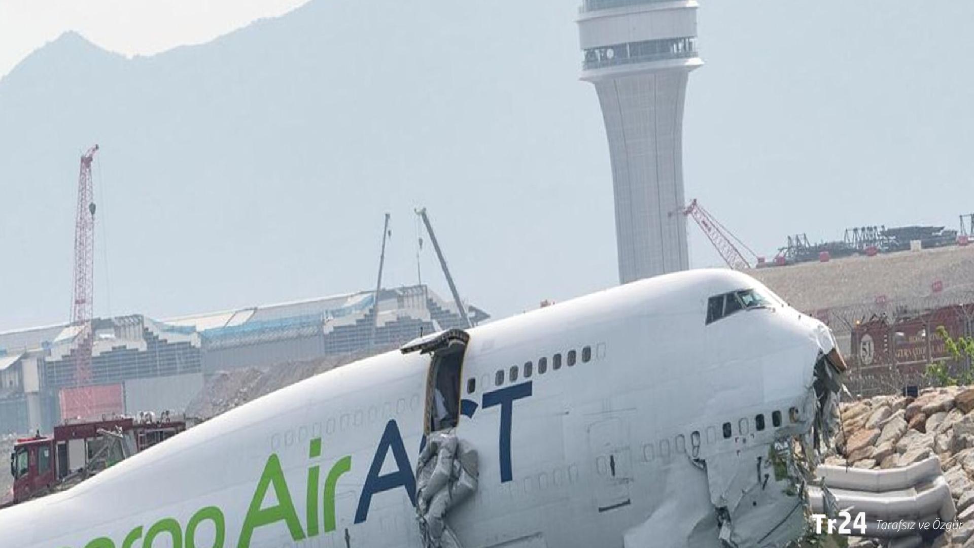 Hong Kong’ta kargo uçağı pistten çıkarak denize düştü: 2 ölü