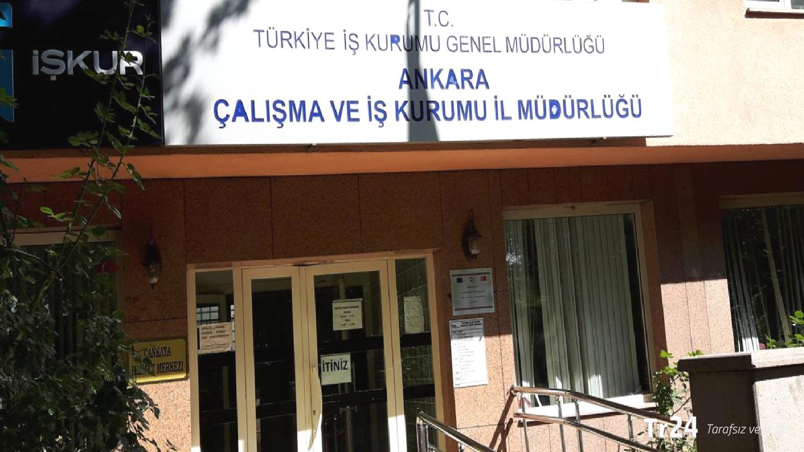 İŞKUR’da yoğunluk; “Bir genç olarak öfkeliyim, öğrenciler kitap alabilmek, beslenmek için bir yandan çalışmak zorunda kalıyor”