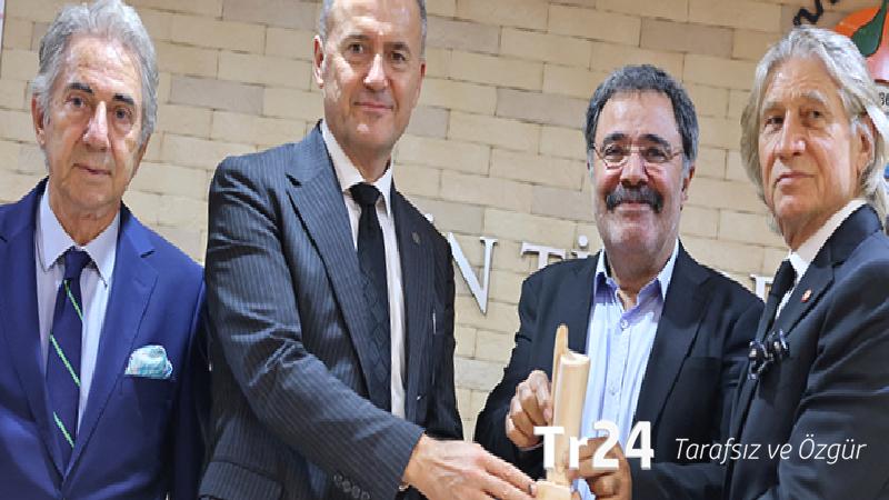 Mersin Kenti Edebiyat Ödülü Ahmet Ümit’e verildi: 25 yıl sonra halen okunuyorsanız bu sizi iyi bir yazar yapar