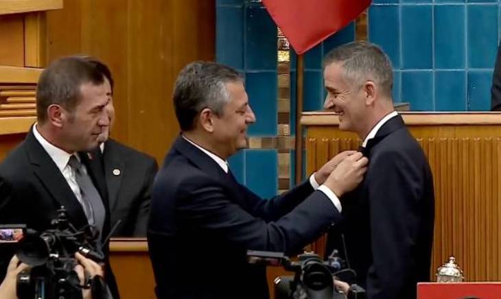 CHP’li Dikbayır’ın “Kürt halkı yoktur, Kürt kökenli vardır” sözleri parti içinde tartışma yarattı: Açık bir inkar dilidir!