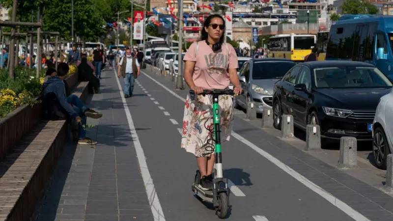 Elektrikli scooter yönetmeliği: Yasak bölgelere girmek yazılımla engellenecek
