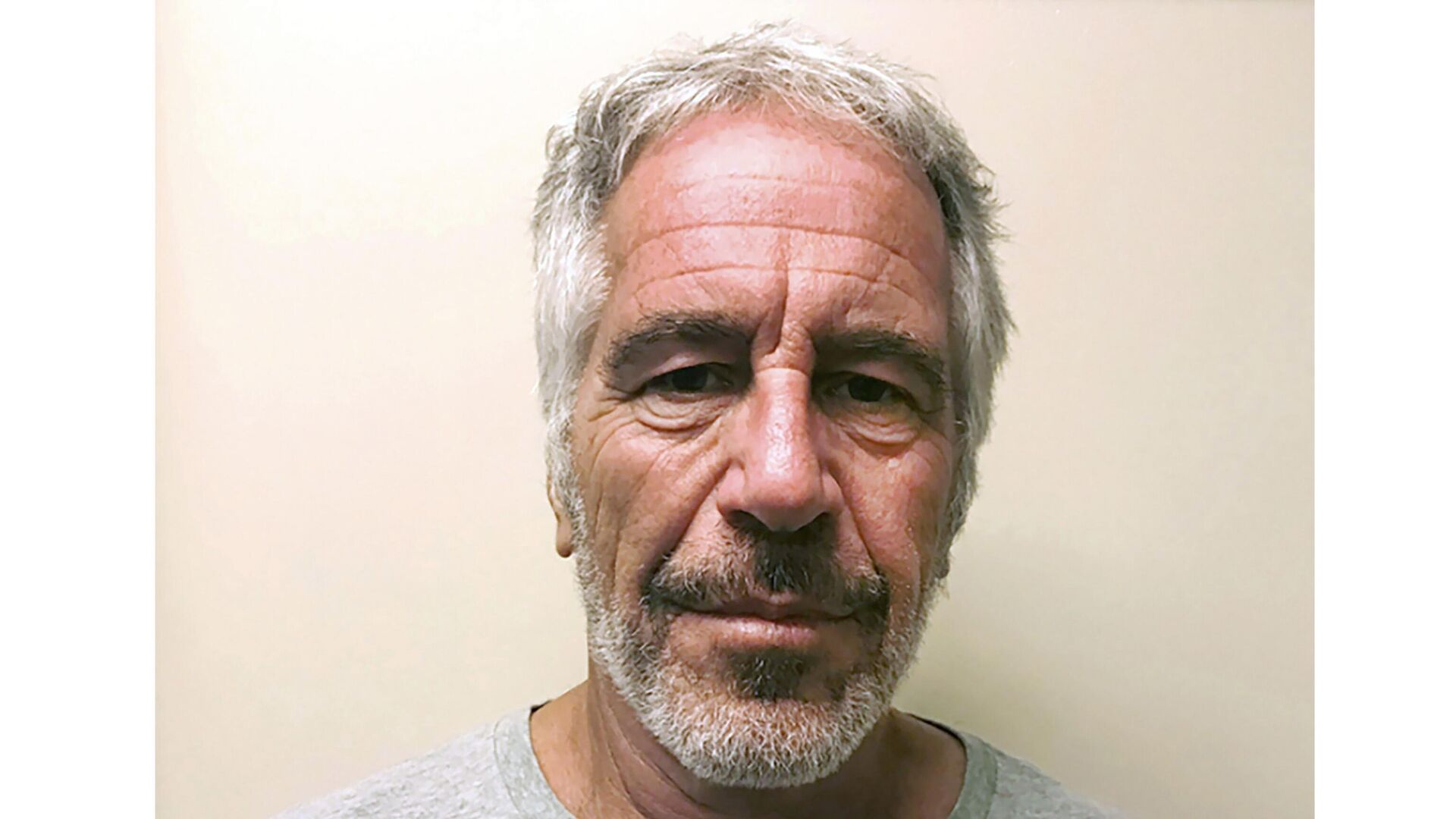 Epstein belgeleri yayımlandı, ertesi gün kayboldu: Trump fotoğrafının da yer aldığı 16 dosya yayından kaldırıldı