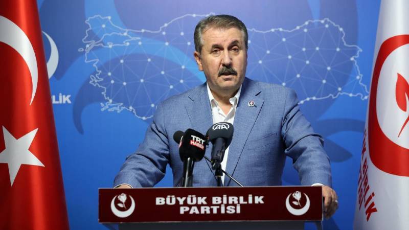 “Evlenmeyenleri işe almayacaksın” sözleri tepki çeken Destici: Gençler işe alınmasın diye bir tezimiz yok; bu zaten anayasaya da aykırı
