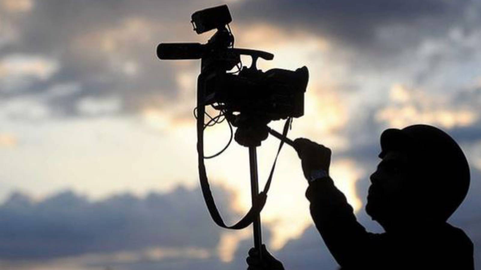 Hande Fırat’tan medyaya “çürüme” eleştirisi: Şimdi iğneyi batırma zamanı…