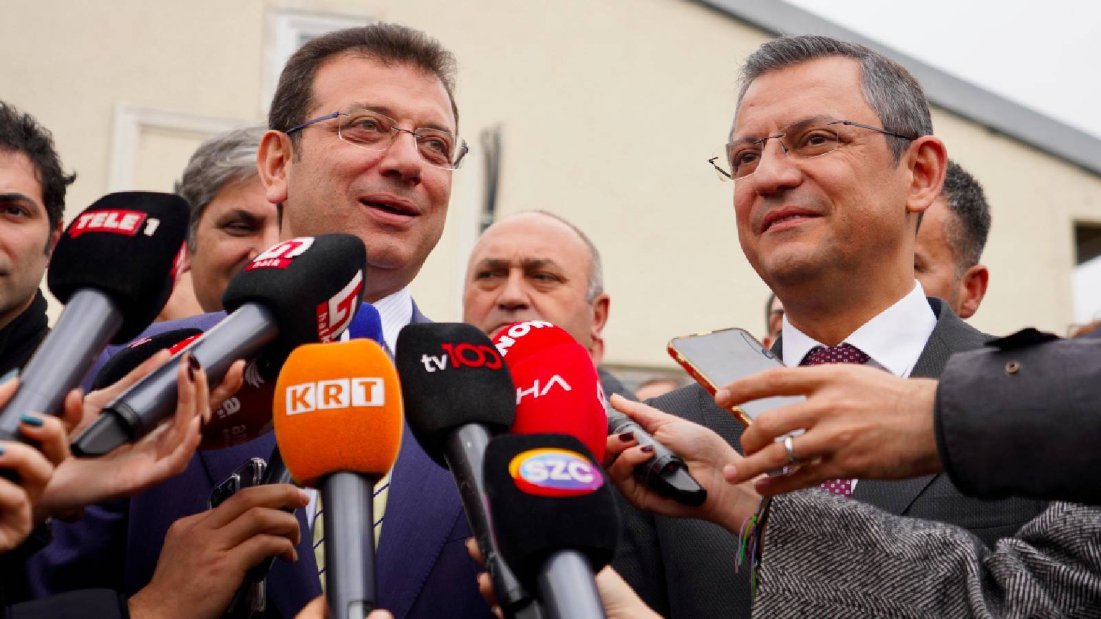 İmamoğlu: İyi ki Özgür Özel’imiz var, ülkemiz adına tarihi bir görev üstlendiler