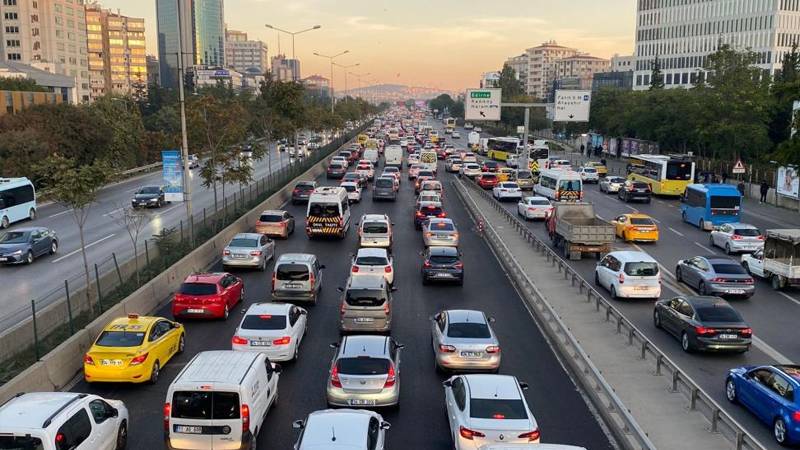 Küresel trafik raporunda birinci oldu: İstanbul’da kaç saat trafikte kaybediliyor?