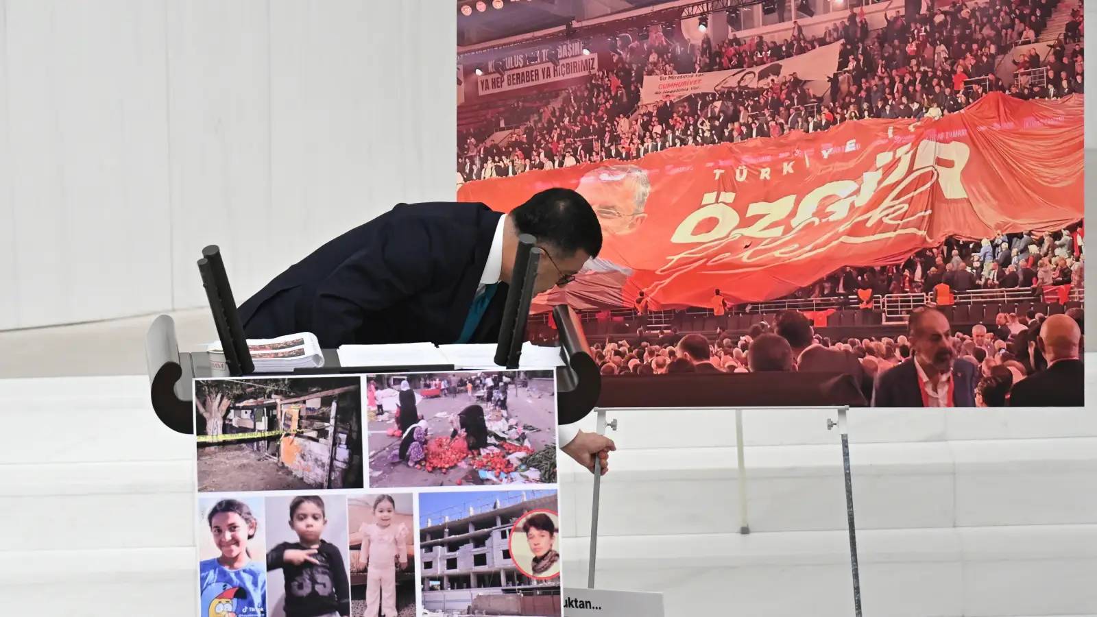 “Özgür Gelecek” pankartı gösterilmemişti; CHP’den TBMM TV’ye “sansür” tepkisi: Bu cesareti nereden, kimden alıyor!