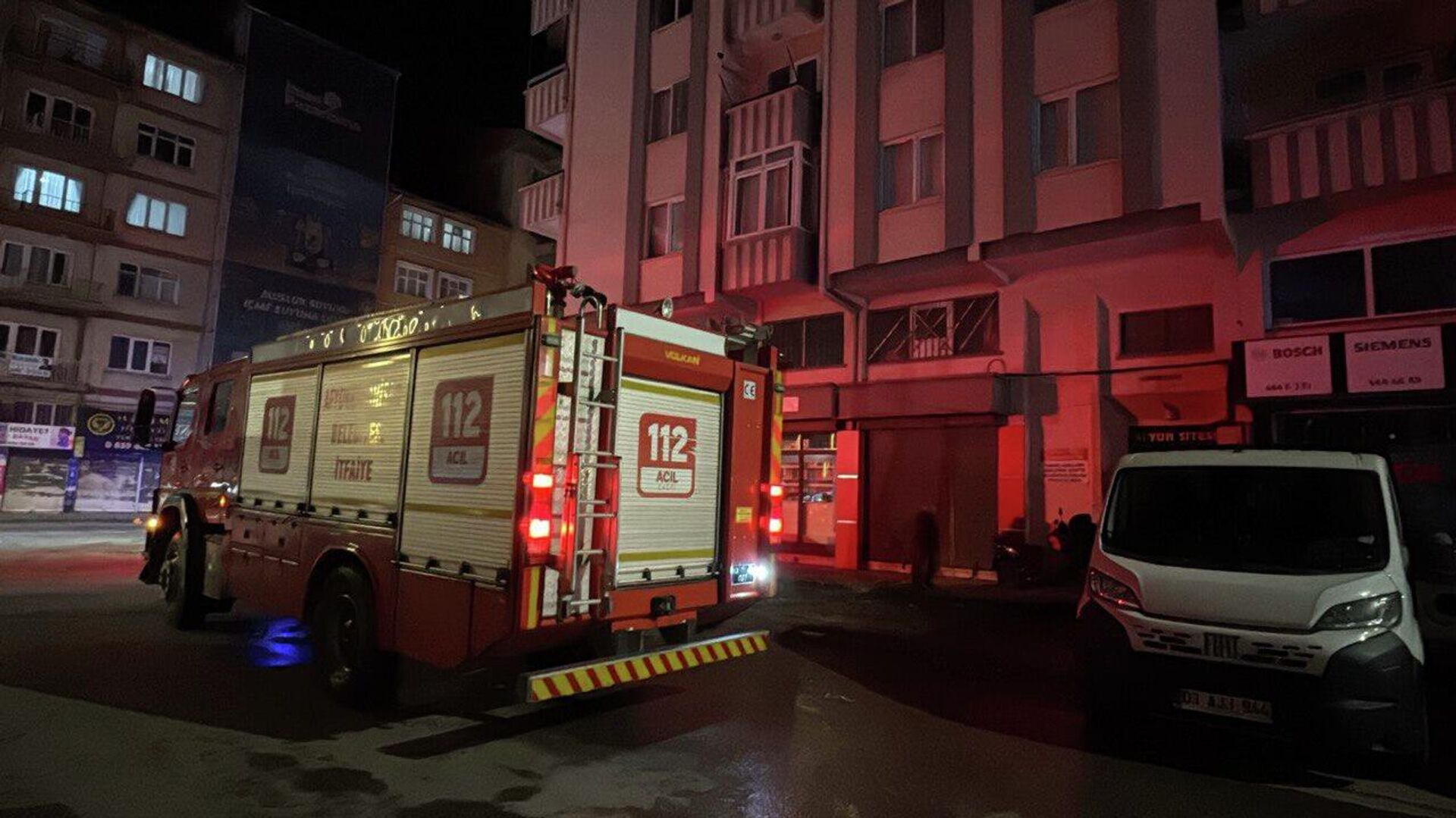 Afyonkarahisar’da apartmanda yangın: 5 kişi dumandan etkilendi