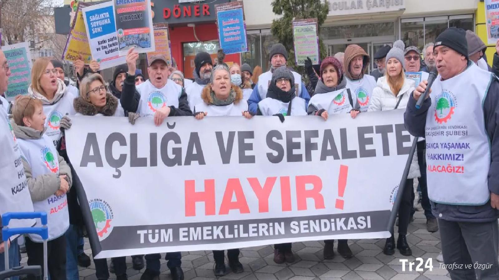 Eskişehir’de emeklilerden CHP’nin TBMM’de başlattığı eyleme destek