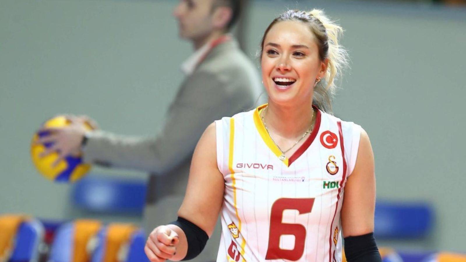 Voleybolcu Derya Çayırgan’dan İmamoğlu iddialarına karşı suç duyurusu: Para almadım, ‘özel ilişki’ iddiaları tamamen iftira!