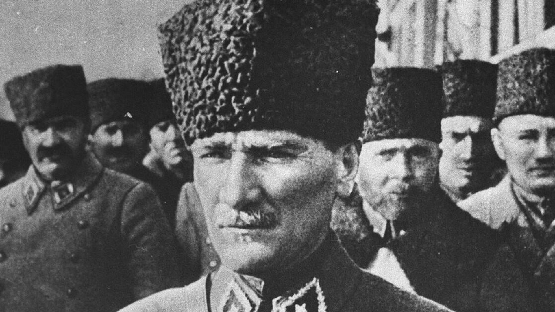 Atatürk’ün soyağacı ve az bilinen fotoğrafları gün yüzüne çıktı: 350 karelik özel albüm yayında