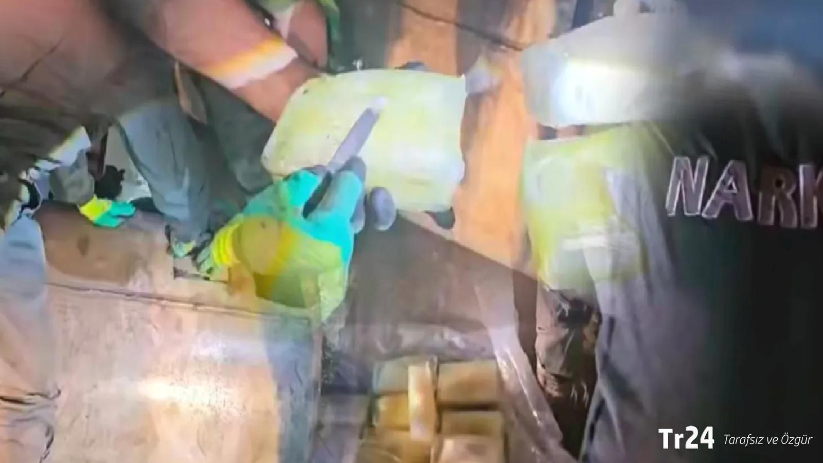 Bakan Yerlikaya duyurdu: Şırnak’ta TIR’a operasyon; 142 kilo metamfetamin ele geçirildi, 2 şüpheli yakalandı