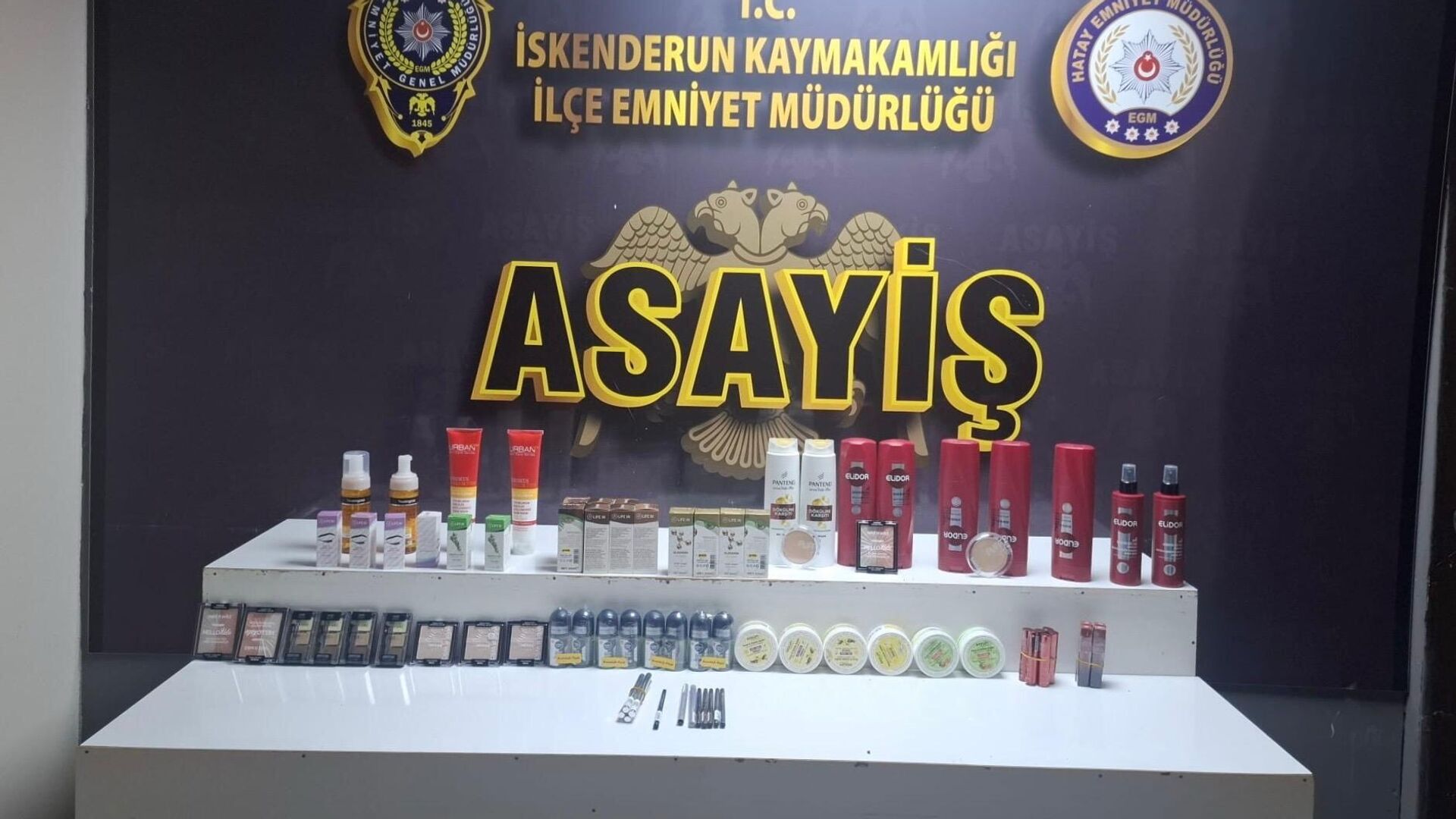 Bir milyon 200 bin liralık kozmetik ürün hırsızlığı: 2 şüpheli tutuklandı