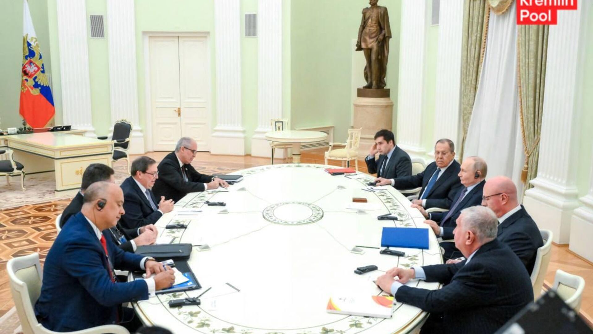 Putin: Küba’ya yönelik yeni yaptırımlar kabul edilemez