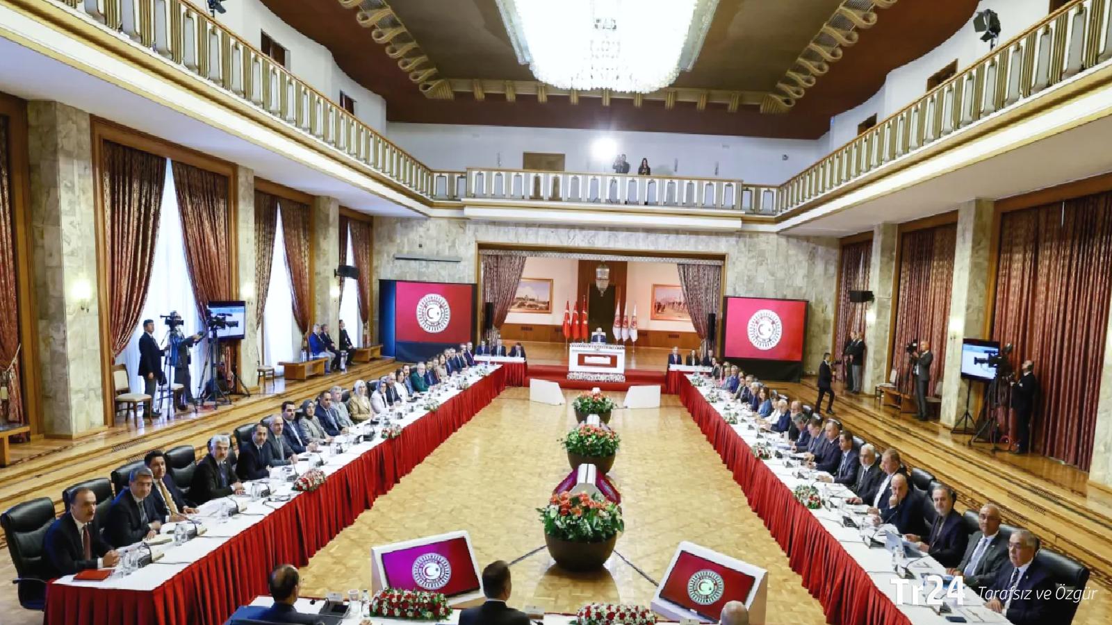 Süreçte “geçiş yasası” önerisi: Fesih devletçe teyit edilecek; “PKK ve bağlantılı” suçlamalarla hapis yatan 4 bin 200 mahkûm için tahliye gündemde