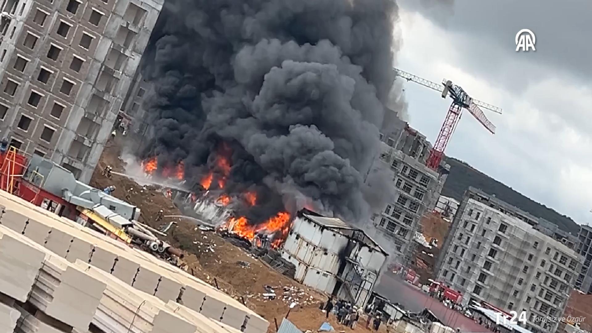 Tuzla’da işçi konteynerinde yangın: Dev dumanlar gökyüzünü kapladı