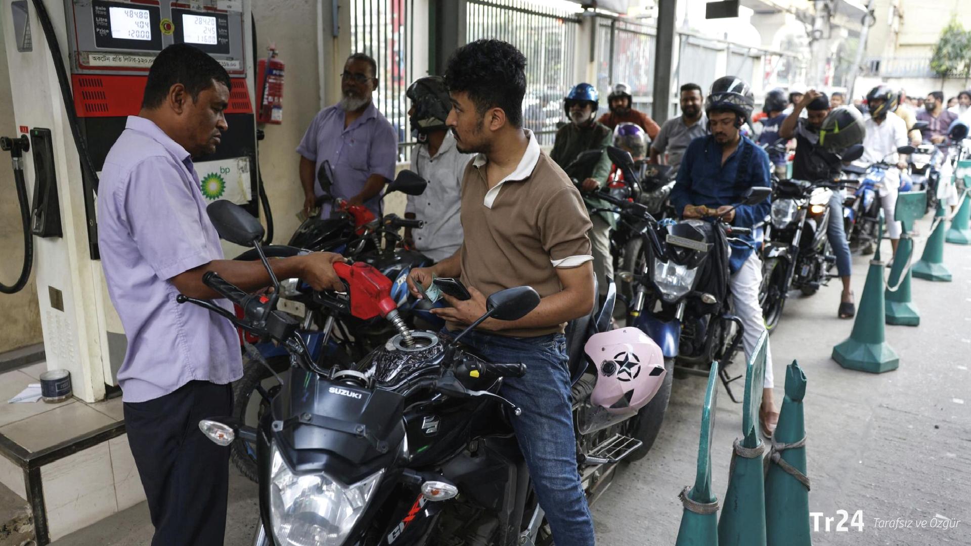 Bangladeş’te savaş kaynaklı kriz: Üniversiteler kapandı, yakıt alımına limit getirildi