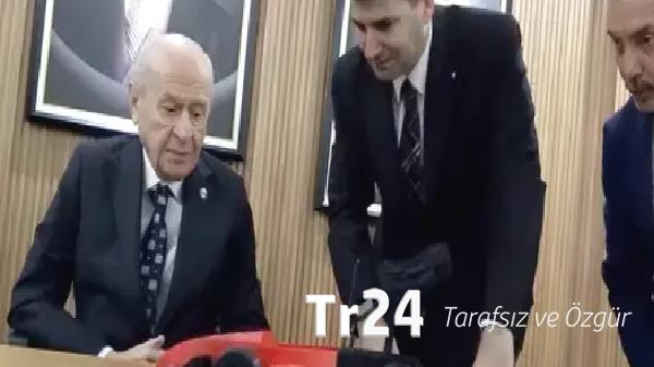 Klasik araba tutkunu Bahçeli, Ülkü Ocakları’nın yarış arabalarına isim verdi: Garajda 19 araba var, hepsini silip attınız