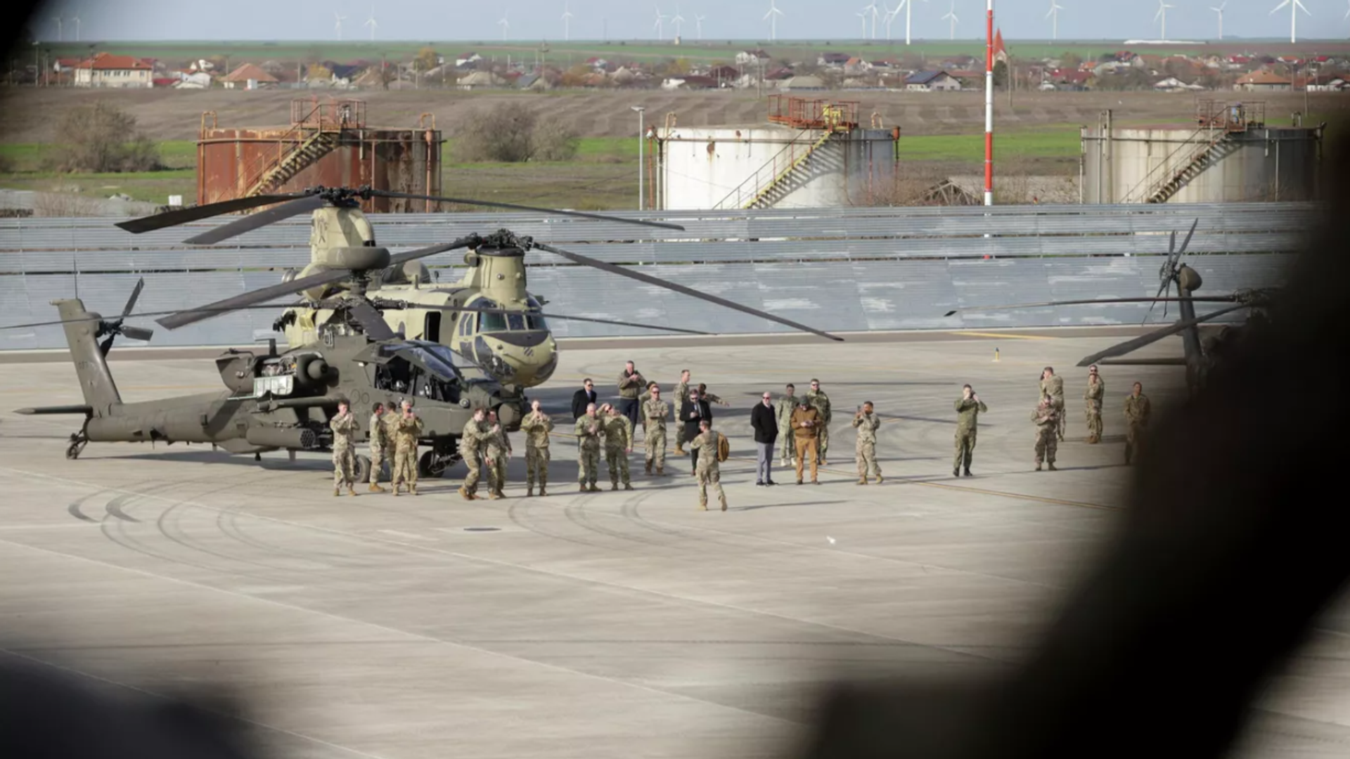 Romanya ABD’ye topraklarında geçici olarak askeri güç konuşlandırmasına izin verdi