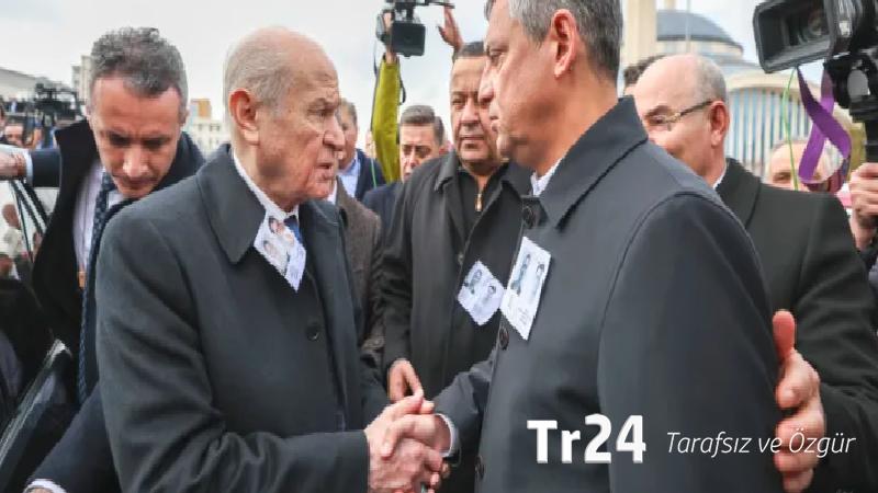 Şehit cenazesinde Özgür Özel ile Devlet Bahçeli arasında dikkati çeken diyalog